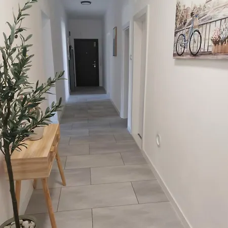Apartament Vosta *
