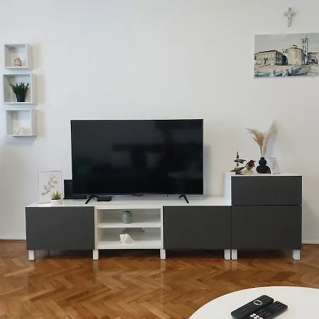 Apartament Vosta *