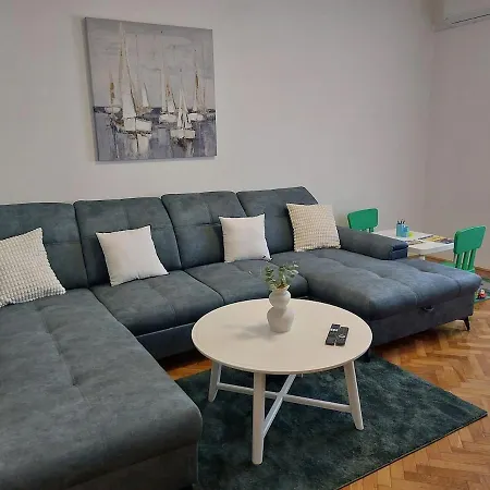 Apartament Vosta *