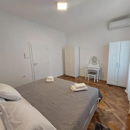 Apartament Vosta *